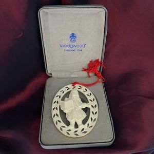 LENOX CHINA Ivory Christmas Caroler Ornament 1980’s Vintage